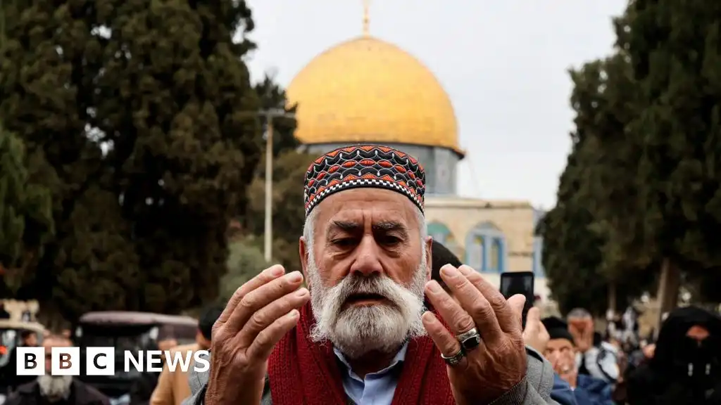 Status quo at Jersualem's al-Aqsa compound under threat as Israeli nationalists flout rules