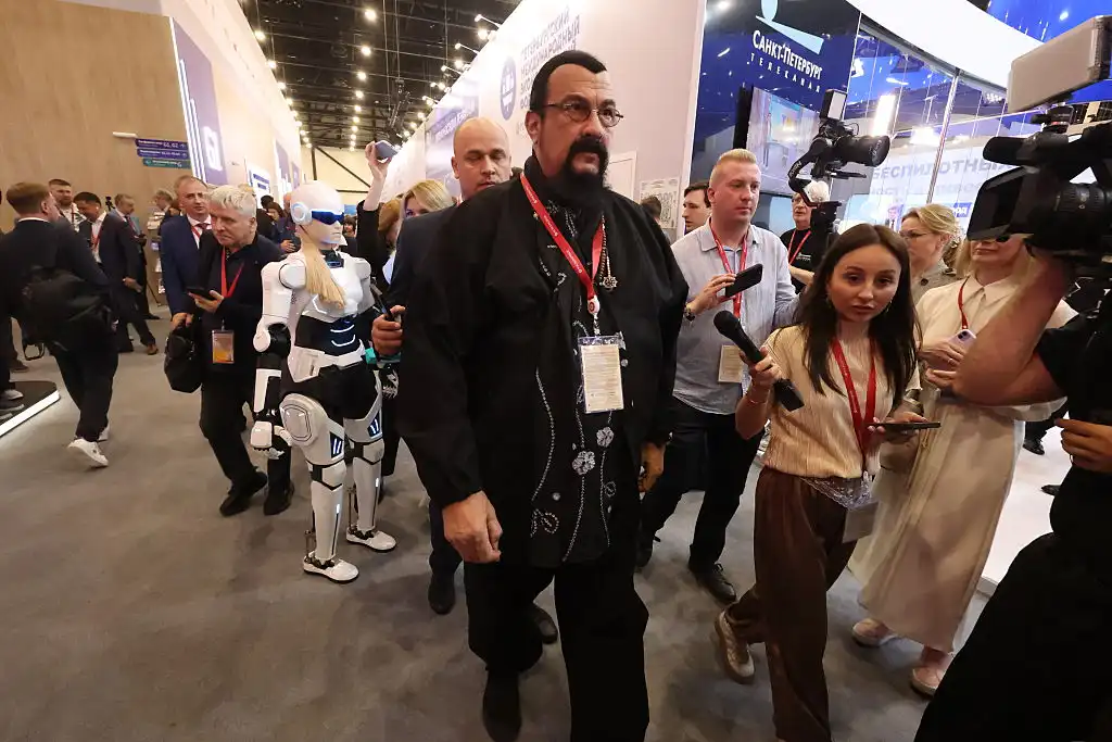 Steven Seagal mættur aftur í sviðsljósið í Rússlandi - DV