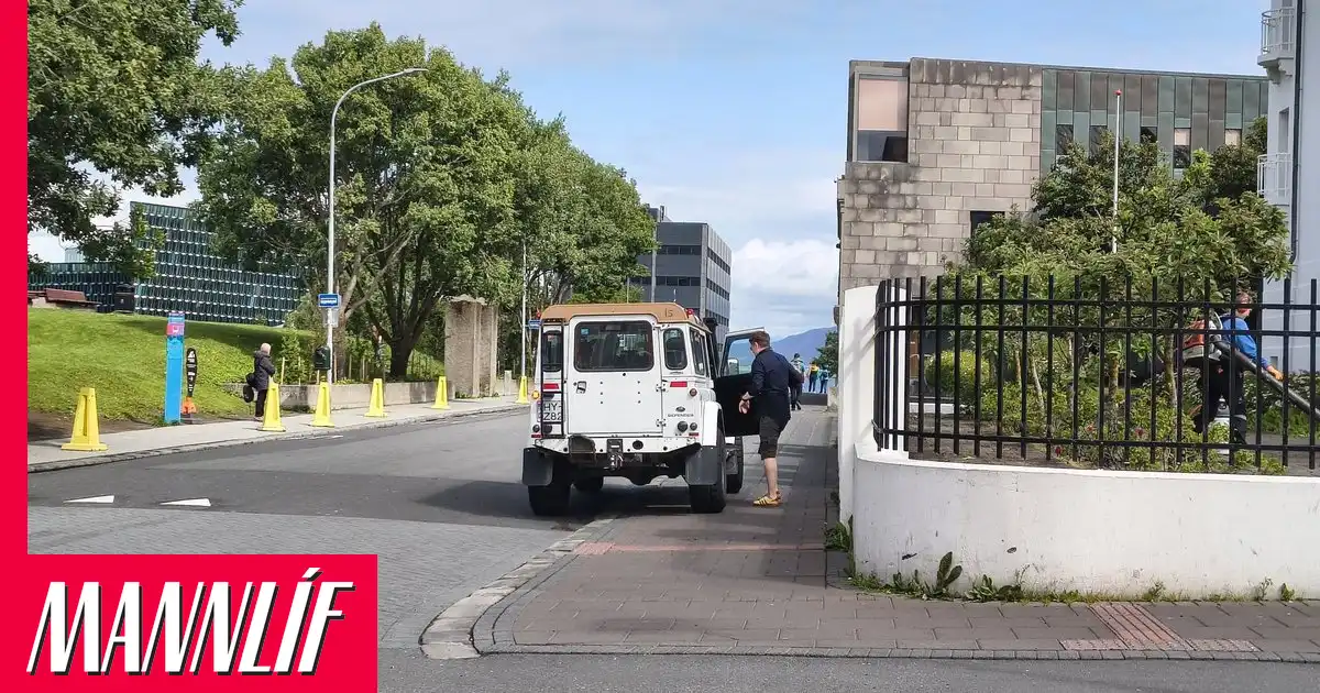 Stökk inn í bílinn á nokkrum sekúndum og fékk háa sekt