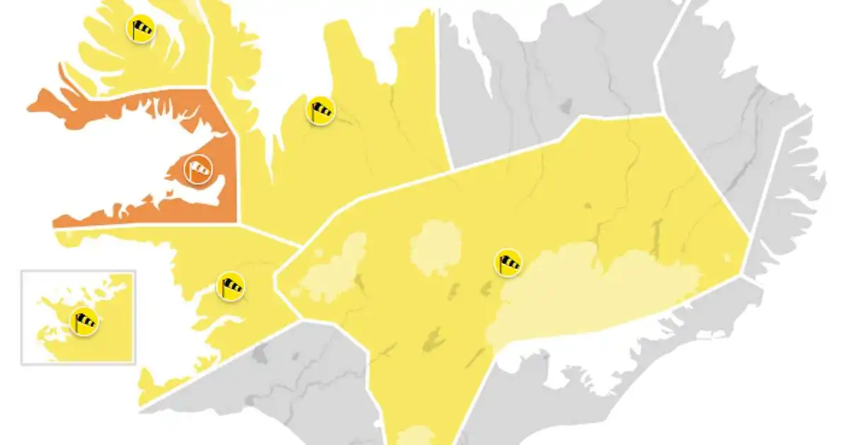 Stormasamt veður og viðvaranir víða