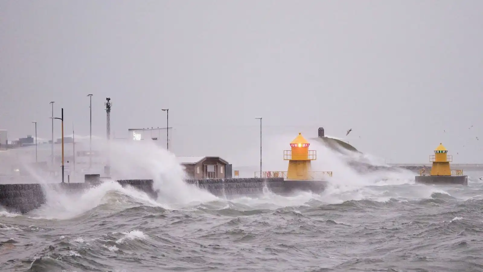 Stormur með tals­verðri rigningu síð­degis í dag - Vísir