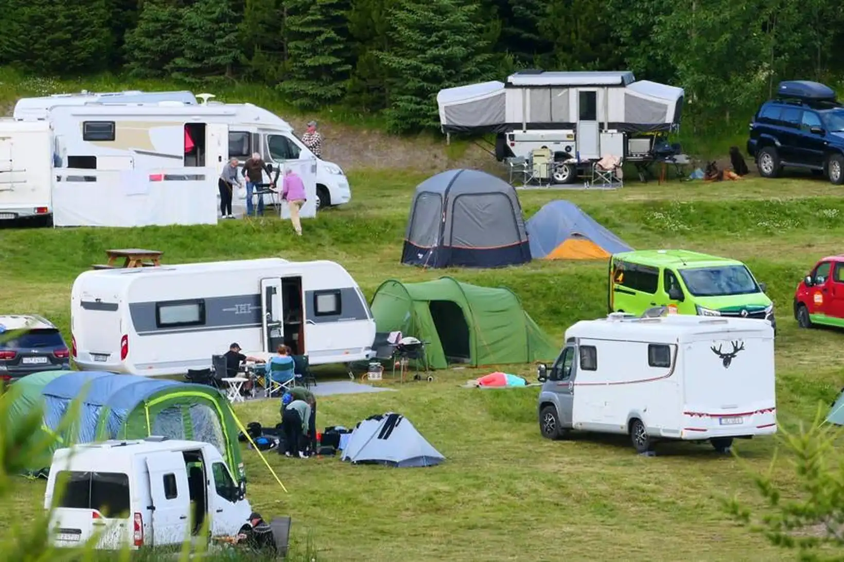 Straumurinn liggur í blíðuna úti á landi - MBL.IS