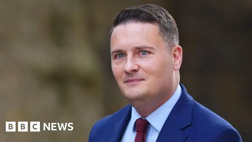 Streeting backs under-16s social media ban as government consultation concludes