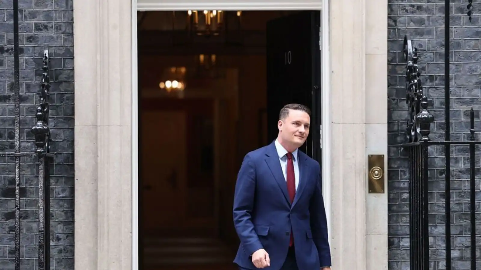 Streeting segir af sér úr ríkis­stjórn Starmer - Vísir