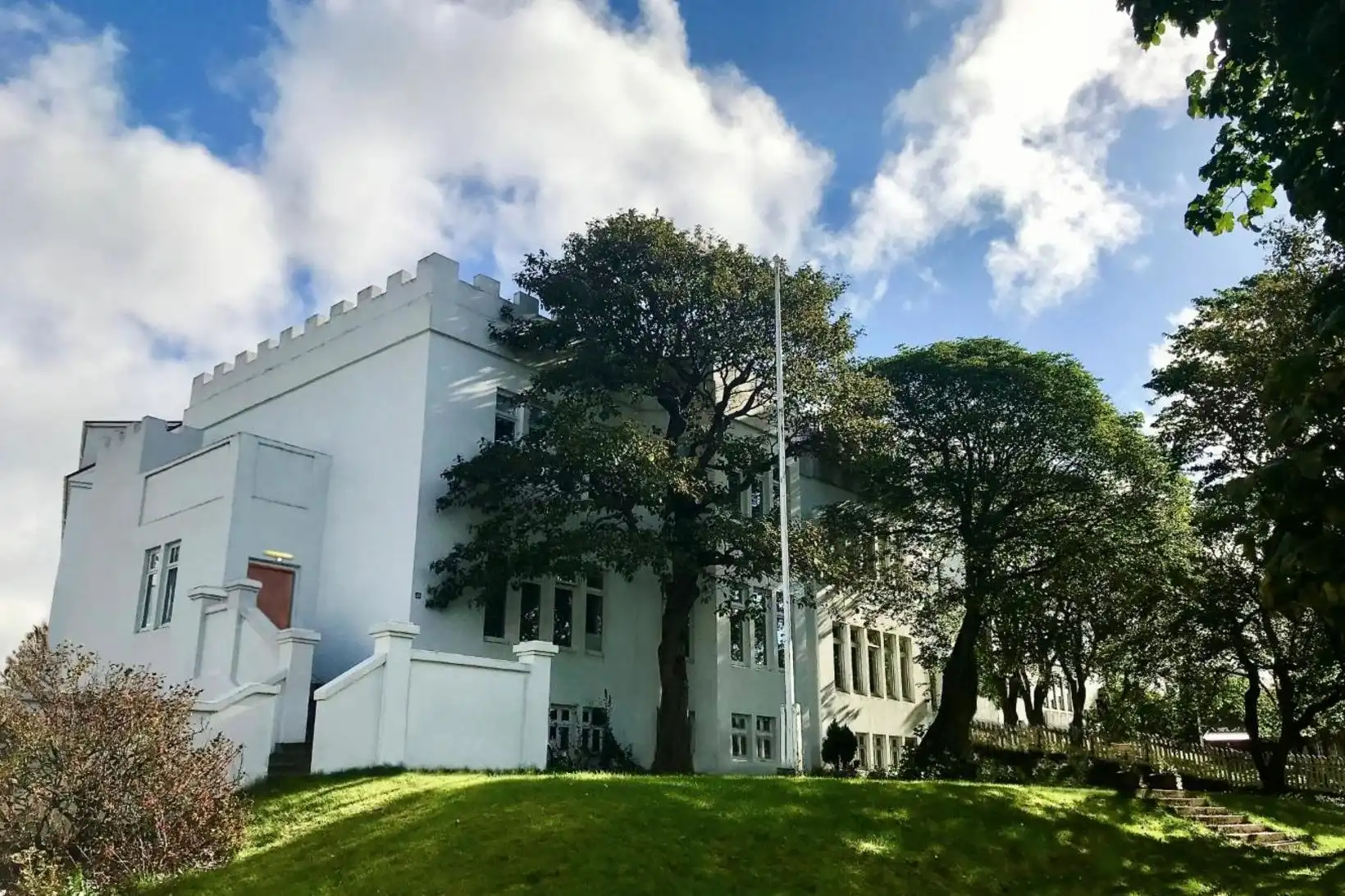 Sturluhallir verða aftur að íbúðarhúsi - MBL.IS