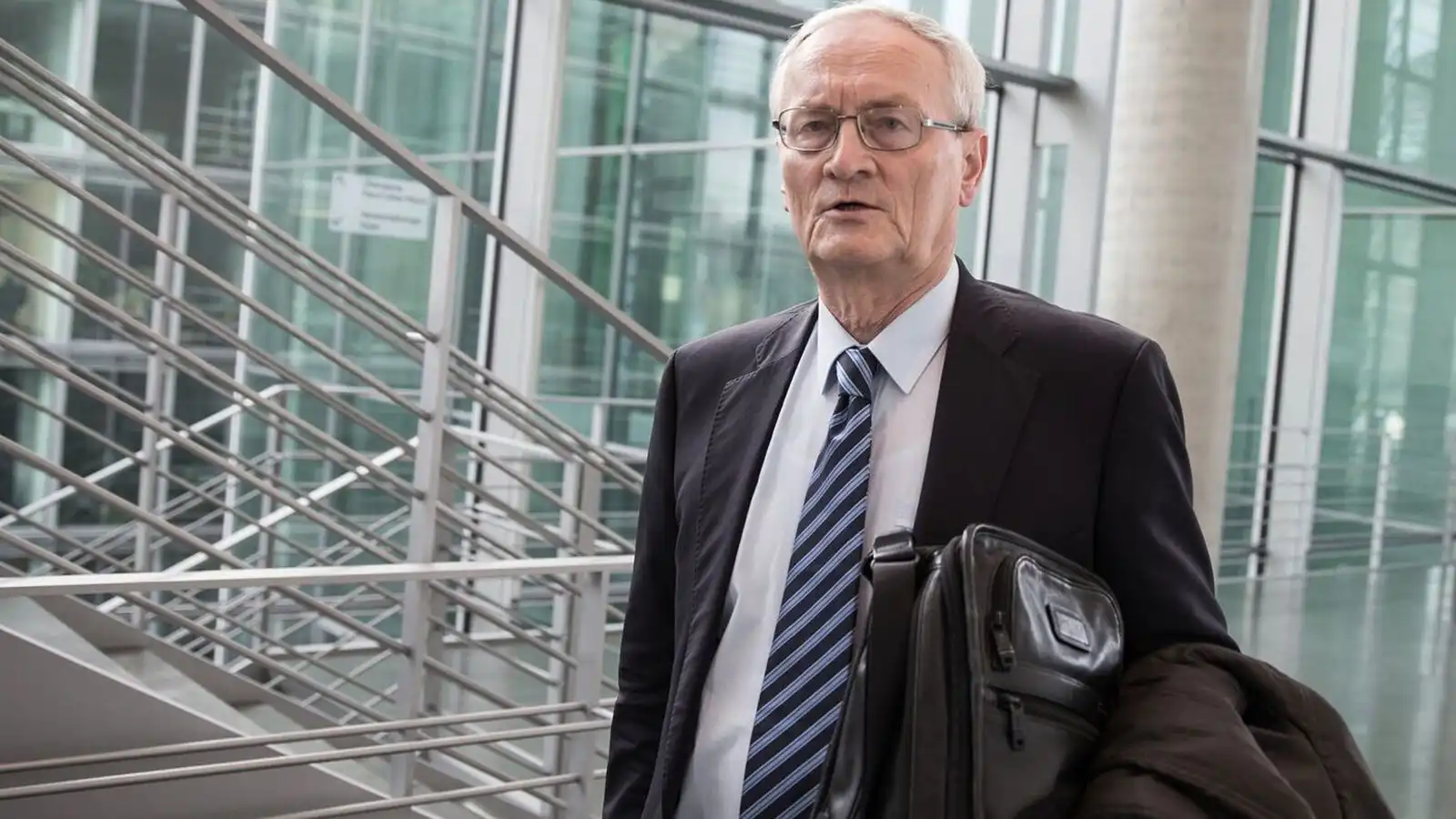 Stýrði leyni­þjónustu en nú sakaður um njósnir - Vísir