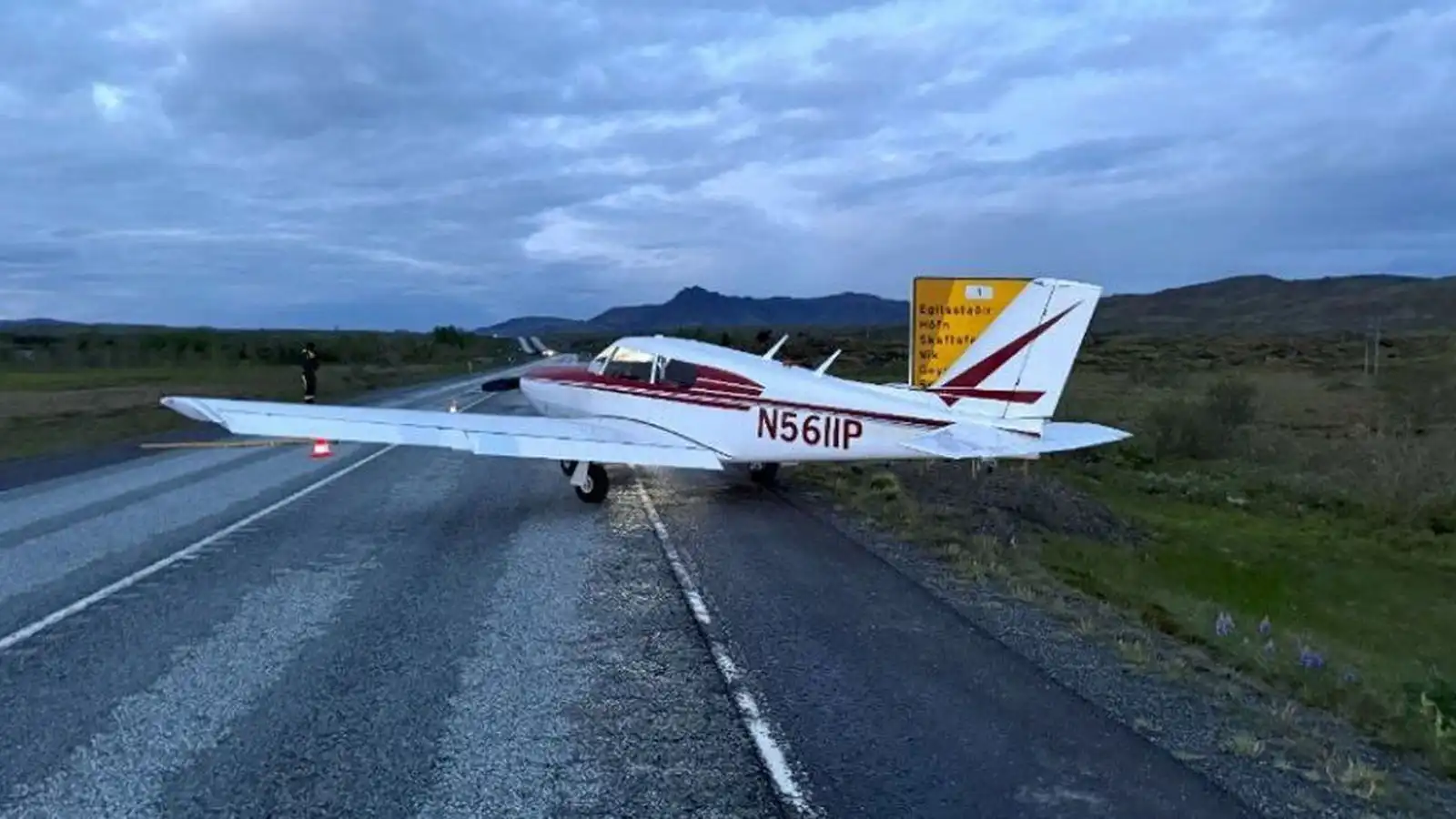 Suðuviðgerð leiddi til lendingar á veginum - Vísir