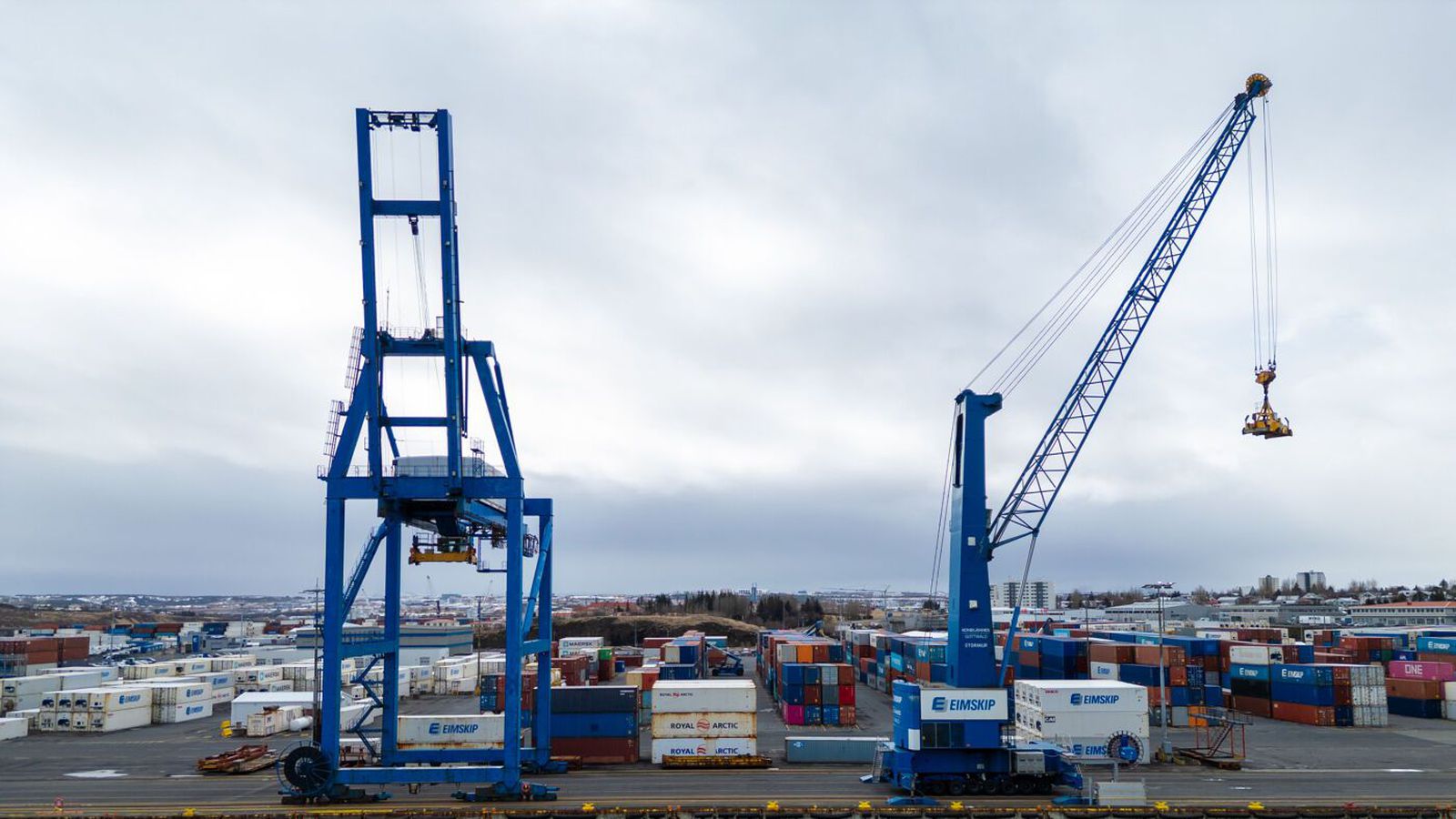 Súld eða rigning og milt veður - Vísir