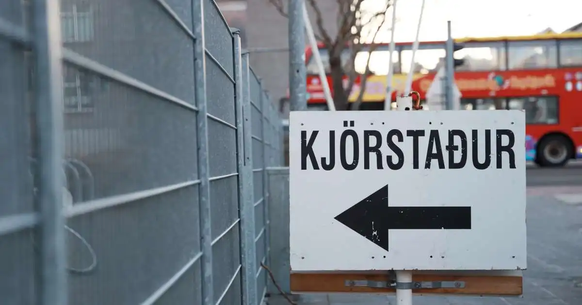 Súld fyrir sunnan en sólríkt fyrir norðan á kjördag