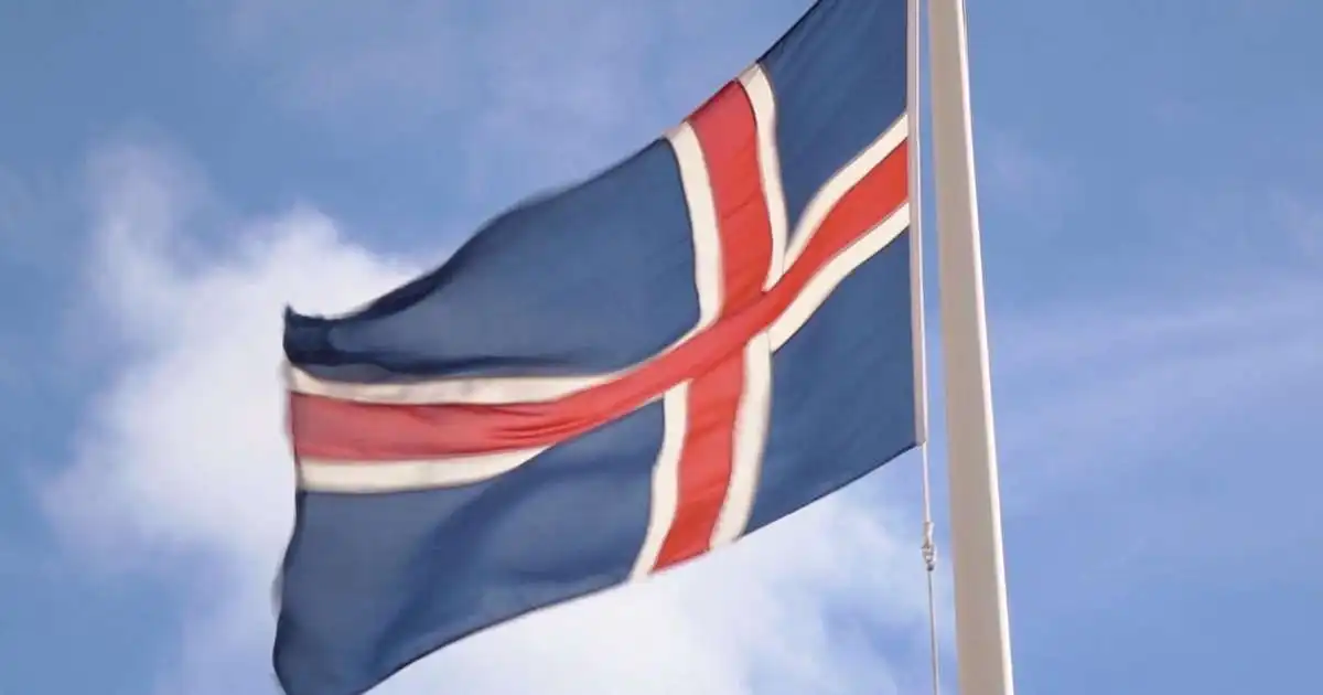 Sumarflöggun allan sólarhringinn lýkur á miðnætti