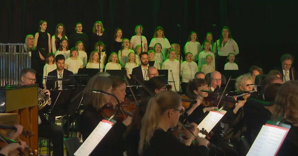 Sungið með Sinfó á Skaganum