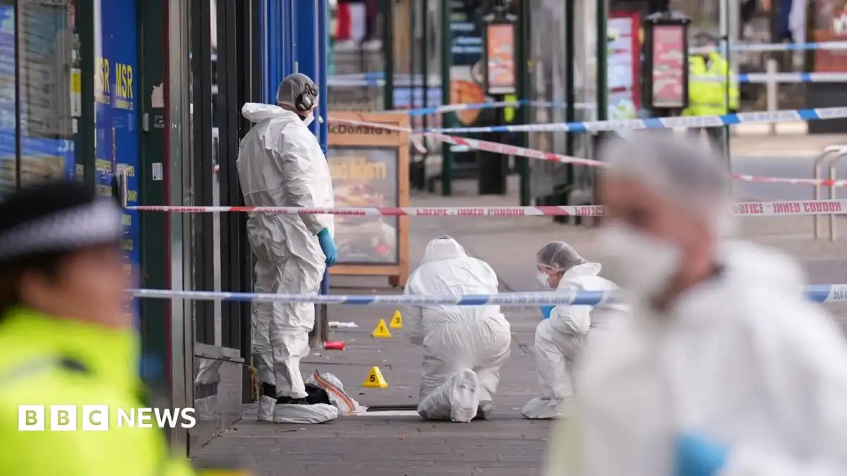 Suspects hunted after police officer injured in shooting in Nottingham city centre