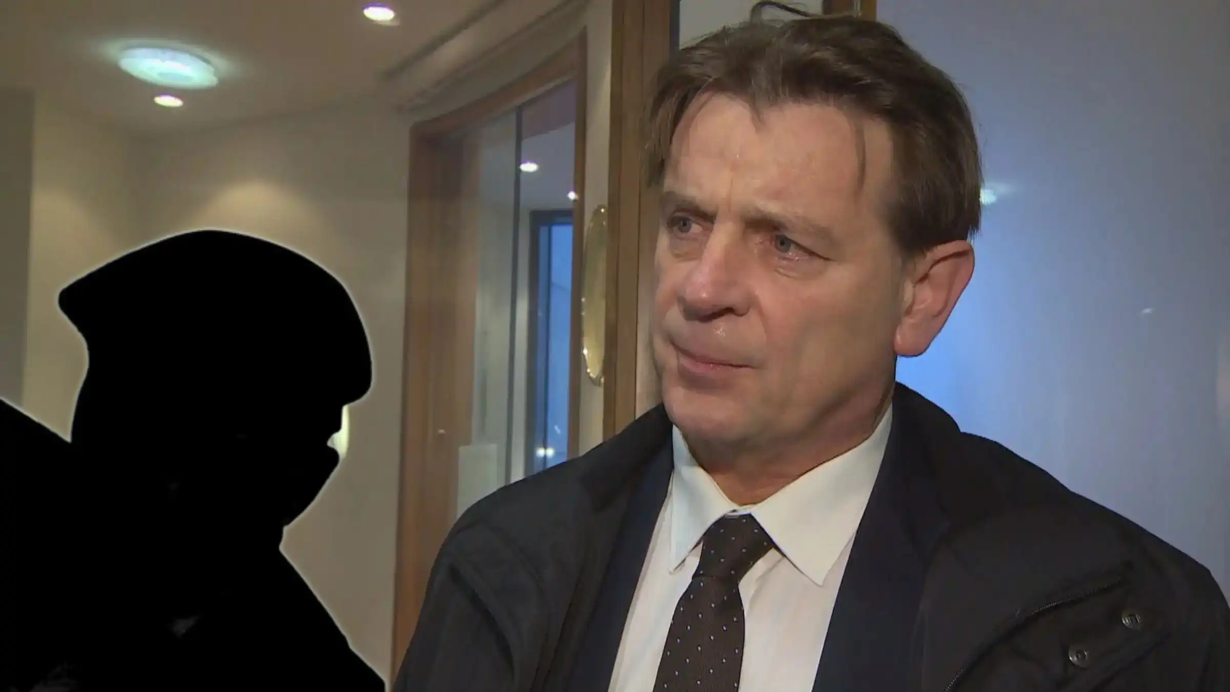 Svarthöfði skrifar: Síðmiðaldra gervisiðapostuli með skipt í miðju