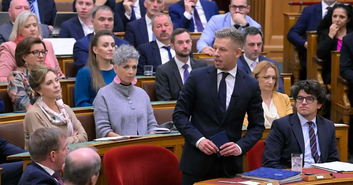 Svipta Magyar og tvo aðra þinghelgi