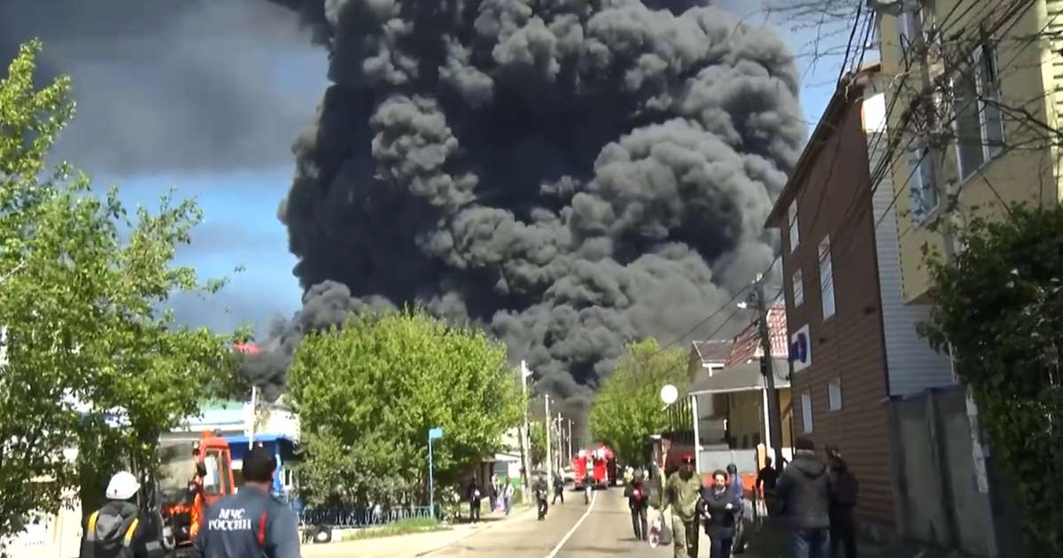 Svört rigning fellur til jarðar í Rússlandi