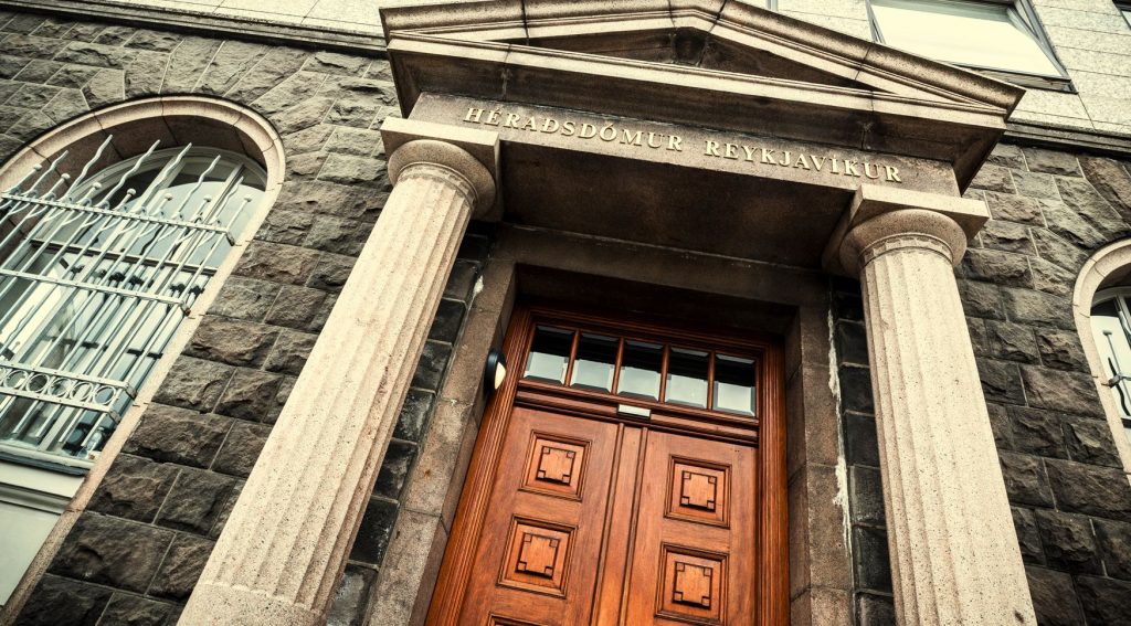 Sýndi af sér lostugt athæfi á almannafæri og játaði aftur vörslur á miklu magni af barnaníðsteiknimyndum - DV