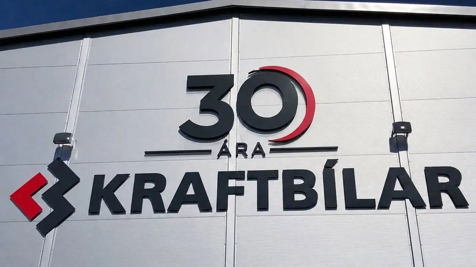 Syrgja starfs­mann sem lést í slysi - Vísir