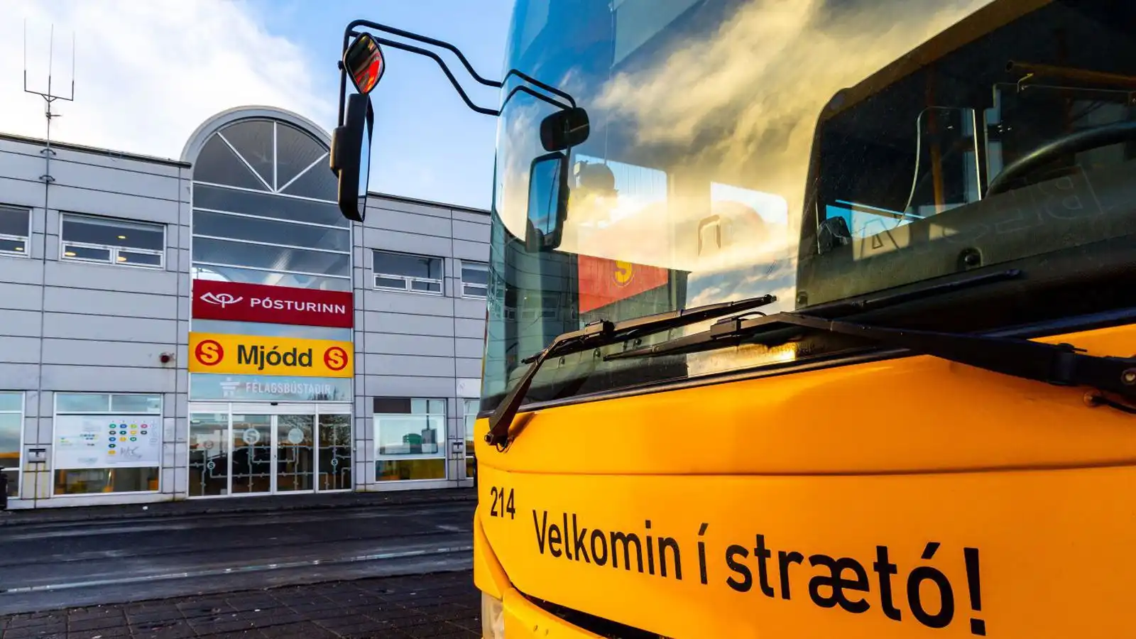 Taka strætóstöðina í Mjódd í gegn eftir ofbeldisatvik - Vísir