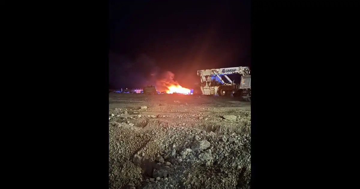Talsverður eldur á geymslusvæði á Völlunum