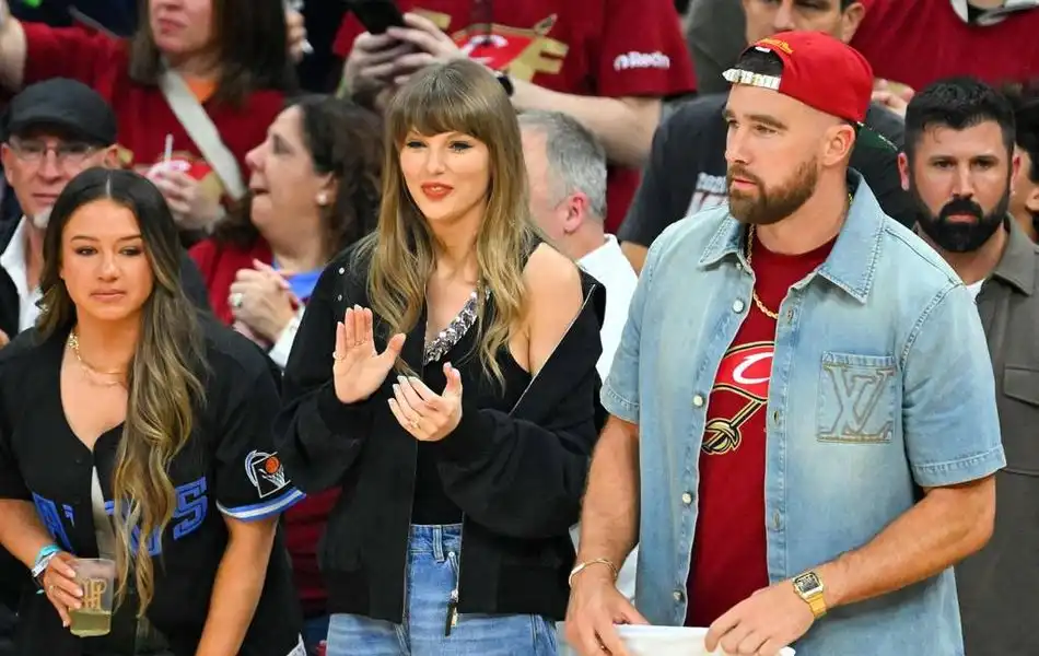 Taylor Swift aftur í kántrí - MBL.IS