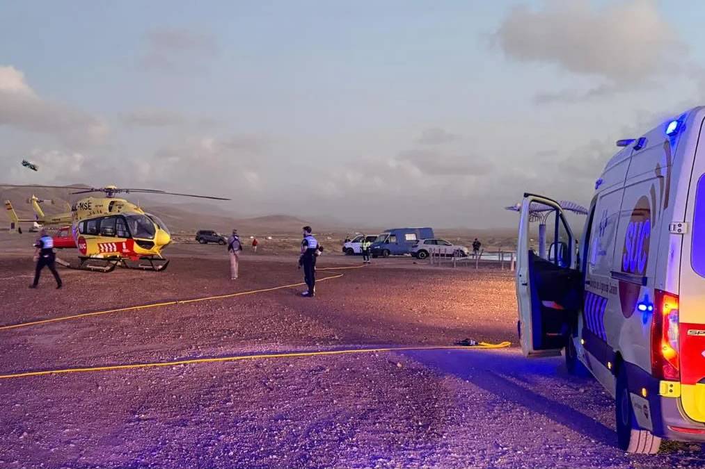 Teenager seriously injured after falling off a cliff edge in El Cotillo