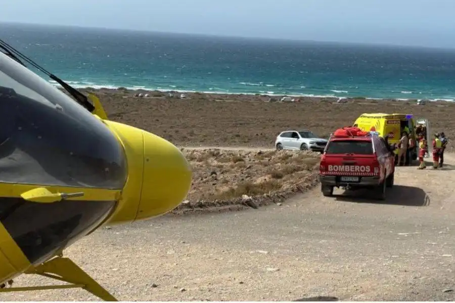Teenager seriously injured after kitesurfing accident in Lanzarote