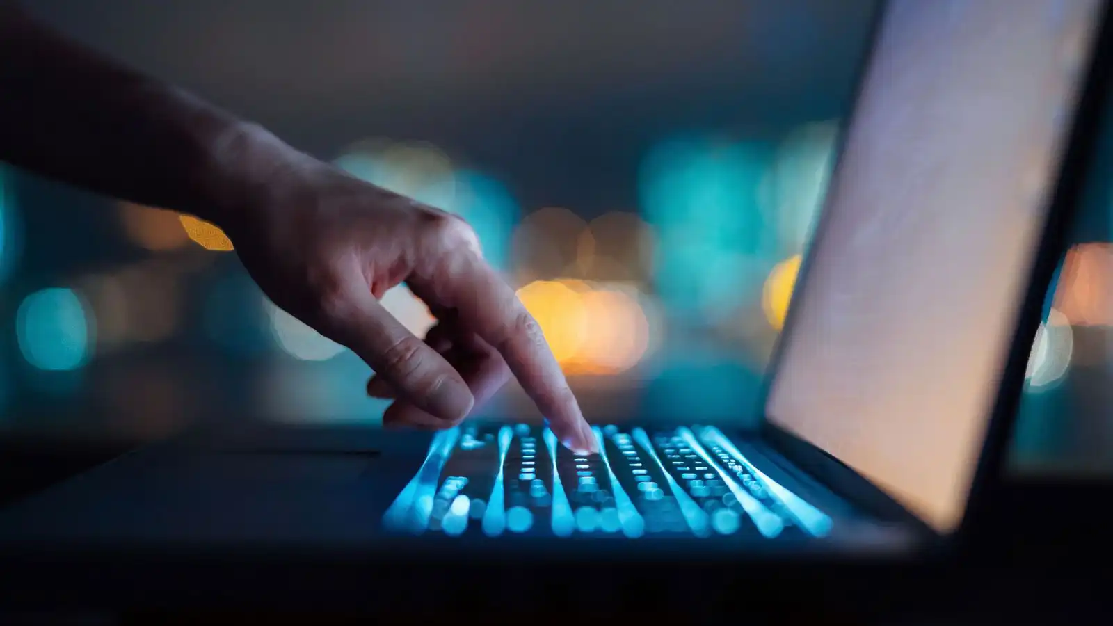 Telja gervi­greind hafa verið beitt í þróaðri netárás - Vísir
