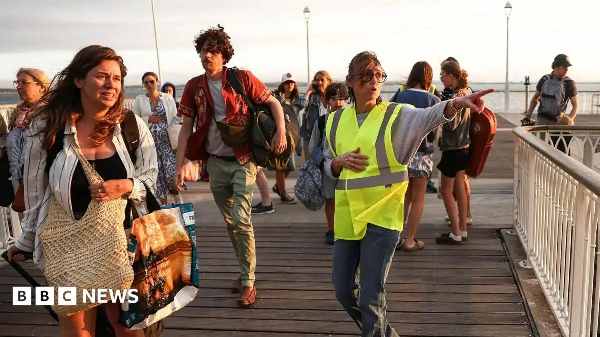 Tens of thousands evacuated from France's Cap Ferret peninsula as wildfires spread