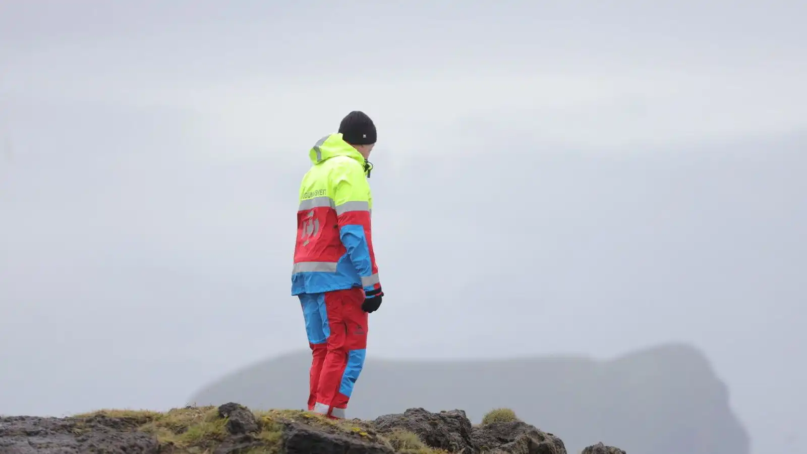 Þakplötur og trampólín á flugi - Vísir