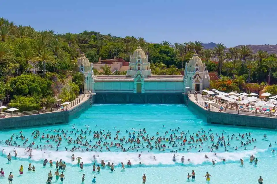 The new Siam Park in Gran Canaria hits more stumbling blocks