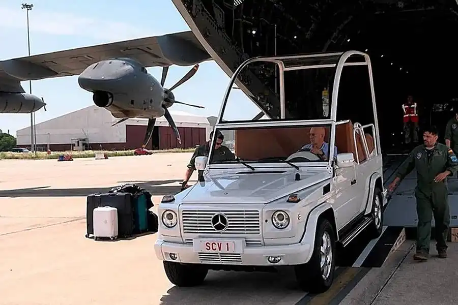 The Popemobile arrives in Gran Canaria ahead of his historic visit to the Canary Islands
