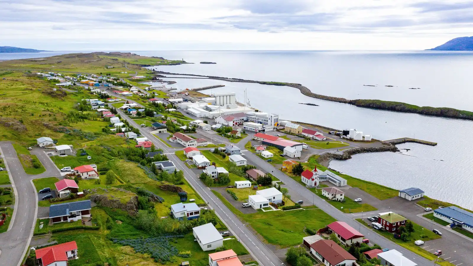 Þing­menn laumuðust í laugina eftir lokun - Vísir