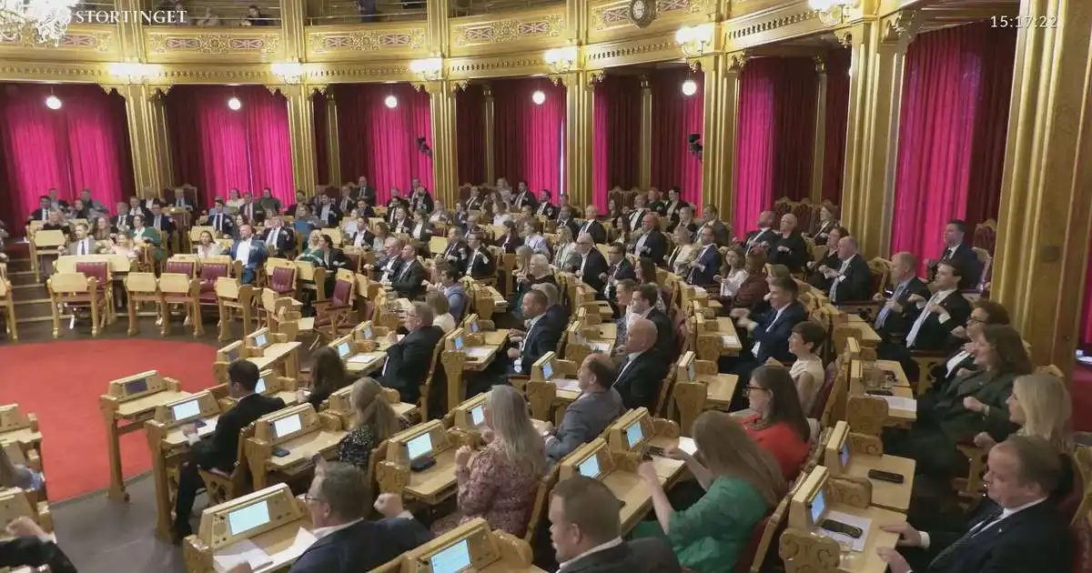 Þingmenn róa til stuðnings fótboltalandsliðinu