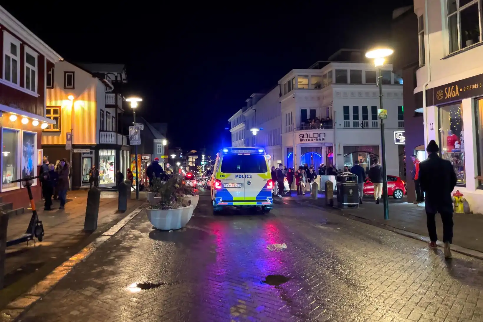 Þónokkra lögreglubíla mátti sjá... - MBL.IS
