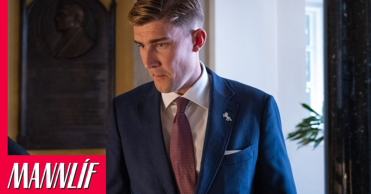 Þórður Snær tæklar Snorra