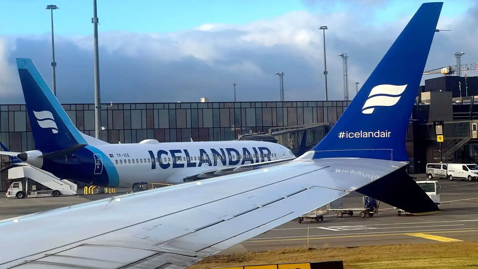 Þota föst á Tenerife vegna á­reksturs - Vísir