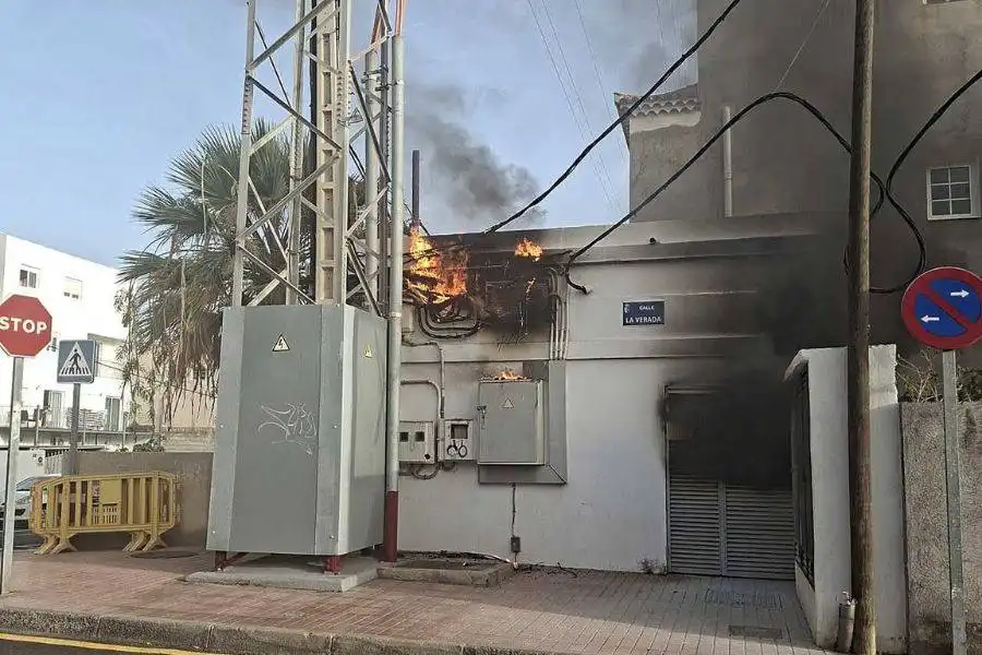 Thousands left without electricity  in south Tenerife after substation fire