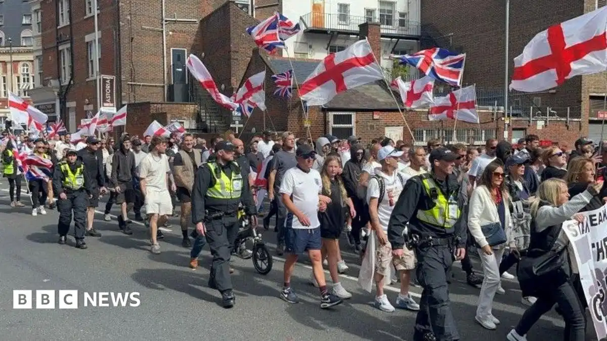 Three arrests during rival protests in Portsmouth