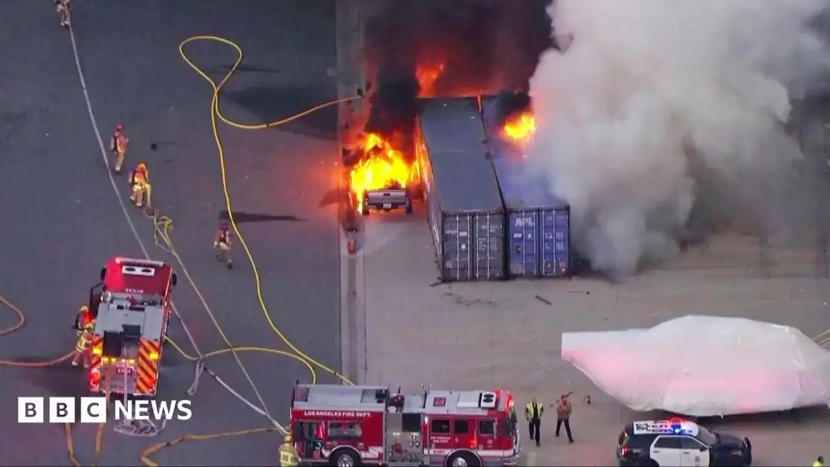 Three killed in Los Angeles news helicopter crash