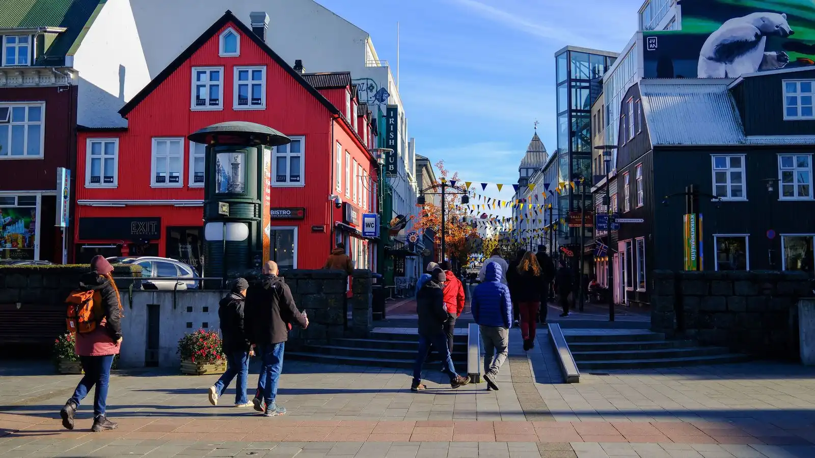 Þrír hand­teknir vegna slags­mála - Vísir