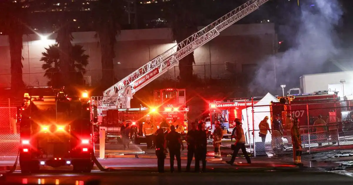 Þrír létust þegar fréttaþyrla hrapaði í Los Angeles