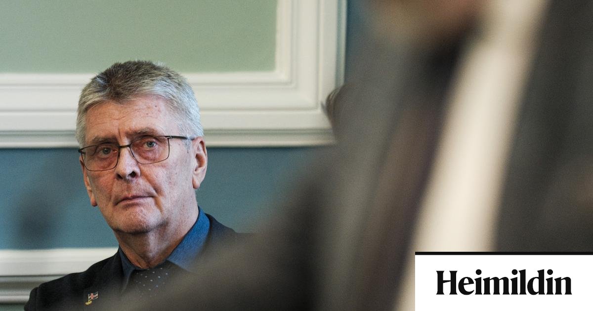 Þurfa að fækka starfsmönnum vegna úrsagnar Guðmundar