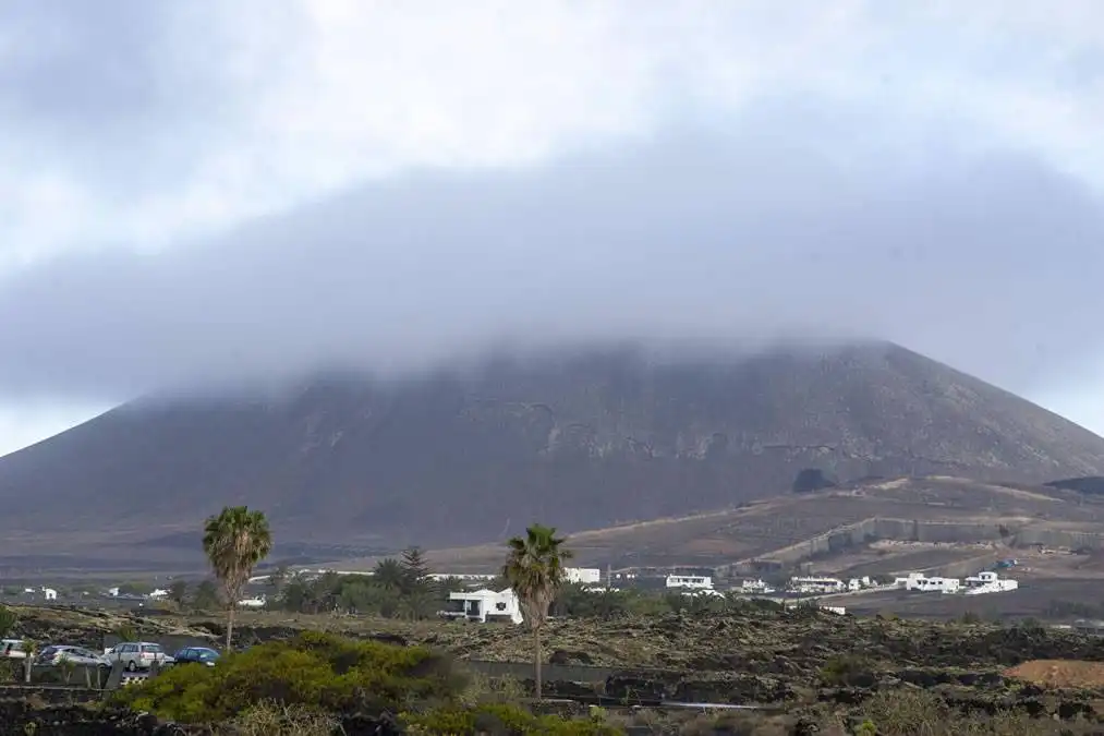 THURSDAY WEATHER: Cloudy north and sunny south as light rain returns to parts of the Canaries