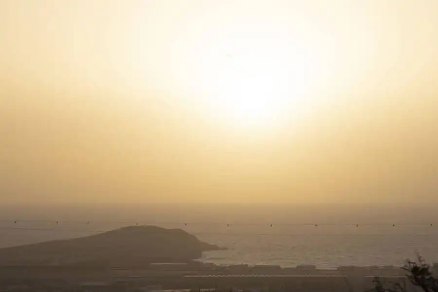 THURSDAY WEATHER: Partly cloudy skies, haze, and 34°C temperatures in the Canary Islands