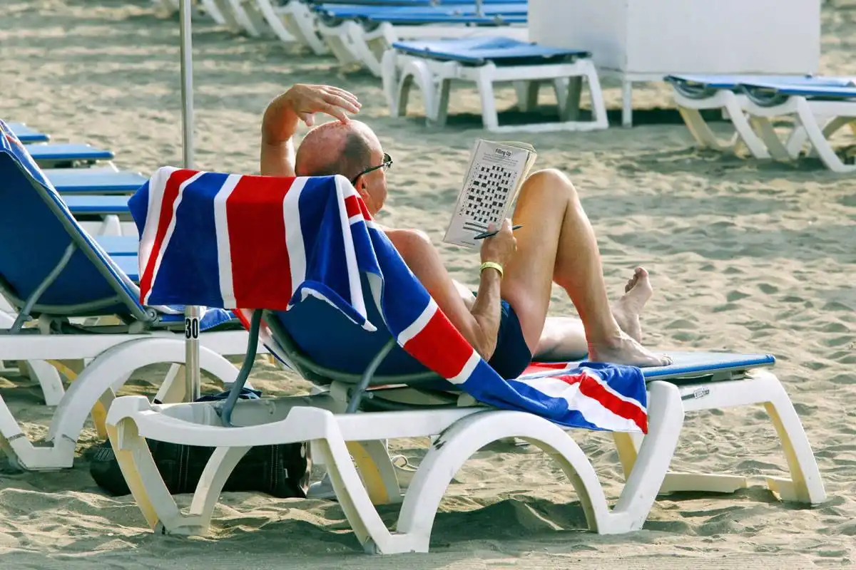 THURSDAY WEATHER: Warm sunshine with some showers in the Canary Islands