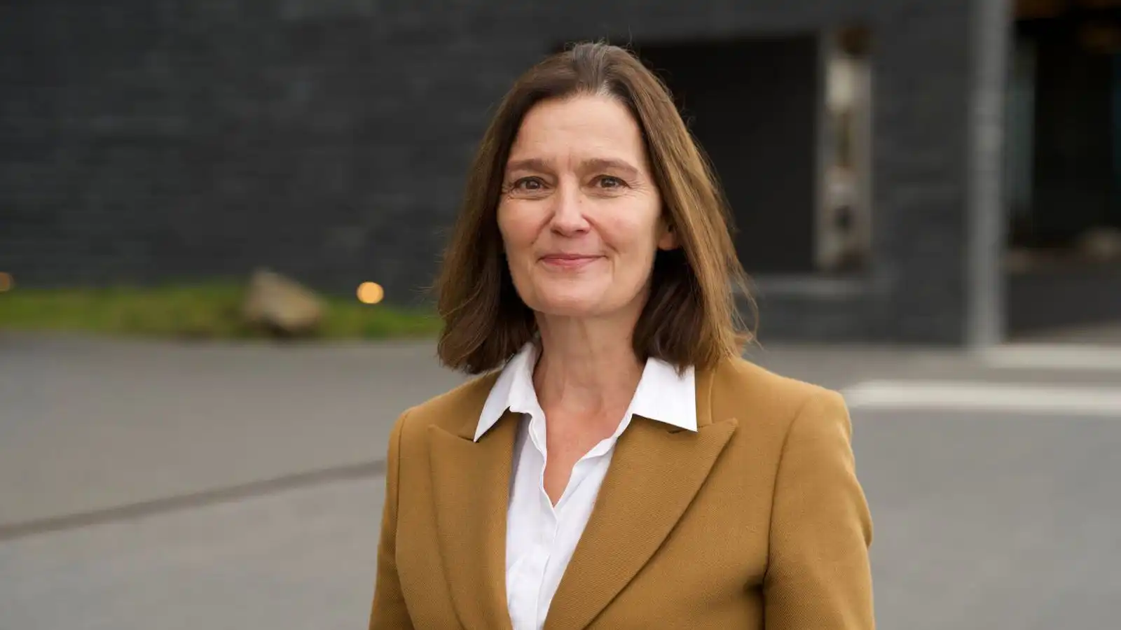 Þúsundir barna bíða mánuðum saman - Vísir