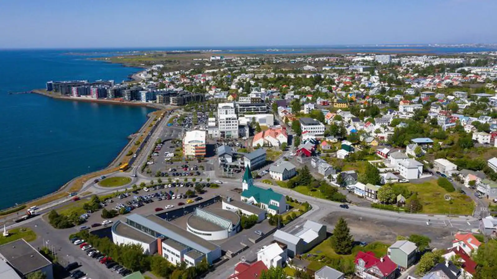 Til­kynnt um mann með hníf við skóla í Hafnar­firði - Vísir