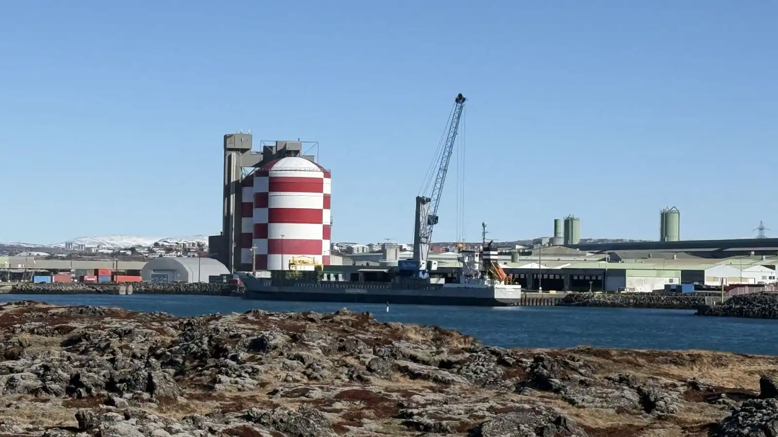 Tíu á­fram í haldi grunaðir í tveimur stór­felldum málum - Vísir