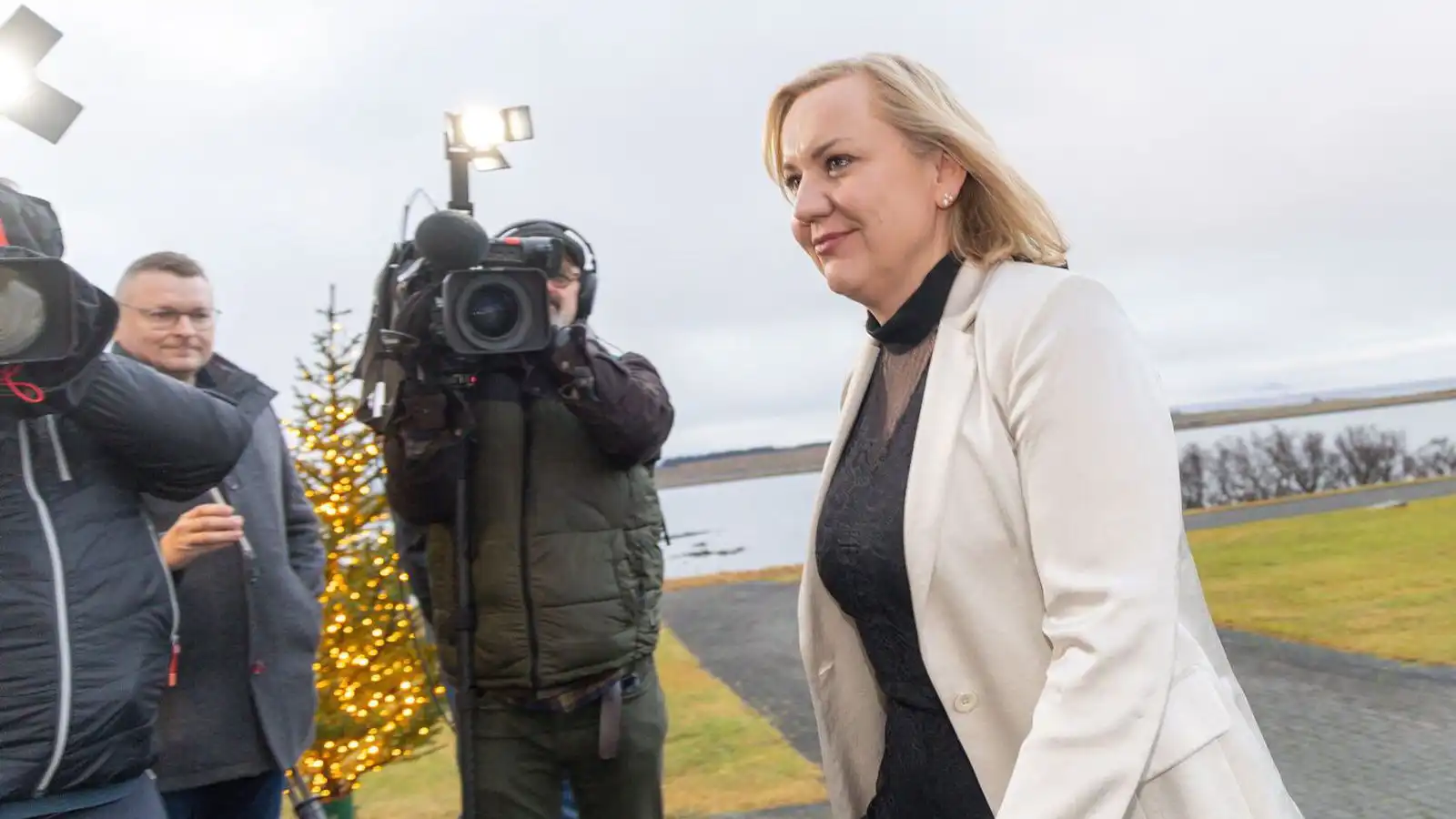 Tíu fangar verði þegar fluttir úr landi - Vísir