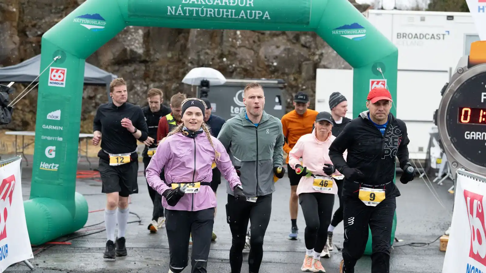 Tíu hlaupa enn í Bakgarðshlaupinu eftir sólar­hring - Vísir